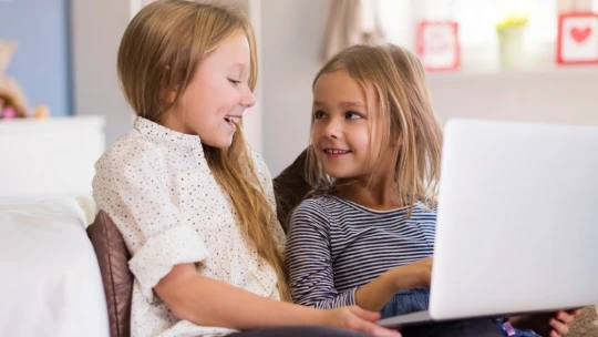 Ako sa nezamotať v sieti. Sedem nástrah, ktoré na deti čakajú na internete