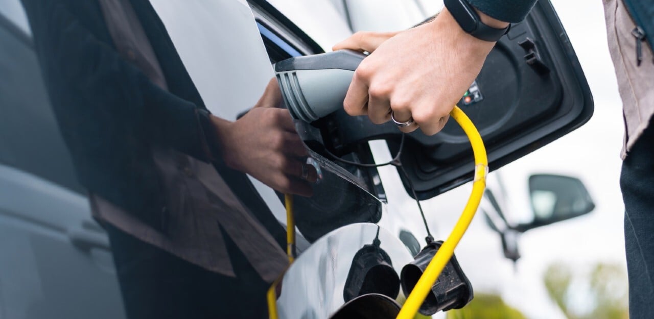 Umieračik pre autá na fosílne palivá? Europarlament schválil zákaz ich predaja od roku 2035
