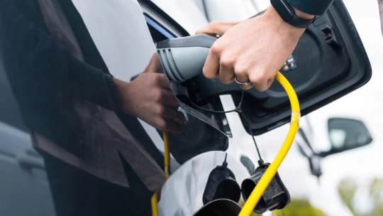 Globálny predaj elektrických vozidiel vzrástol o 13 percent. Čína má na svedomí viac ako polovicu