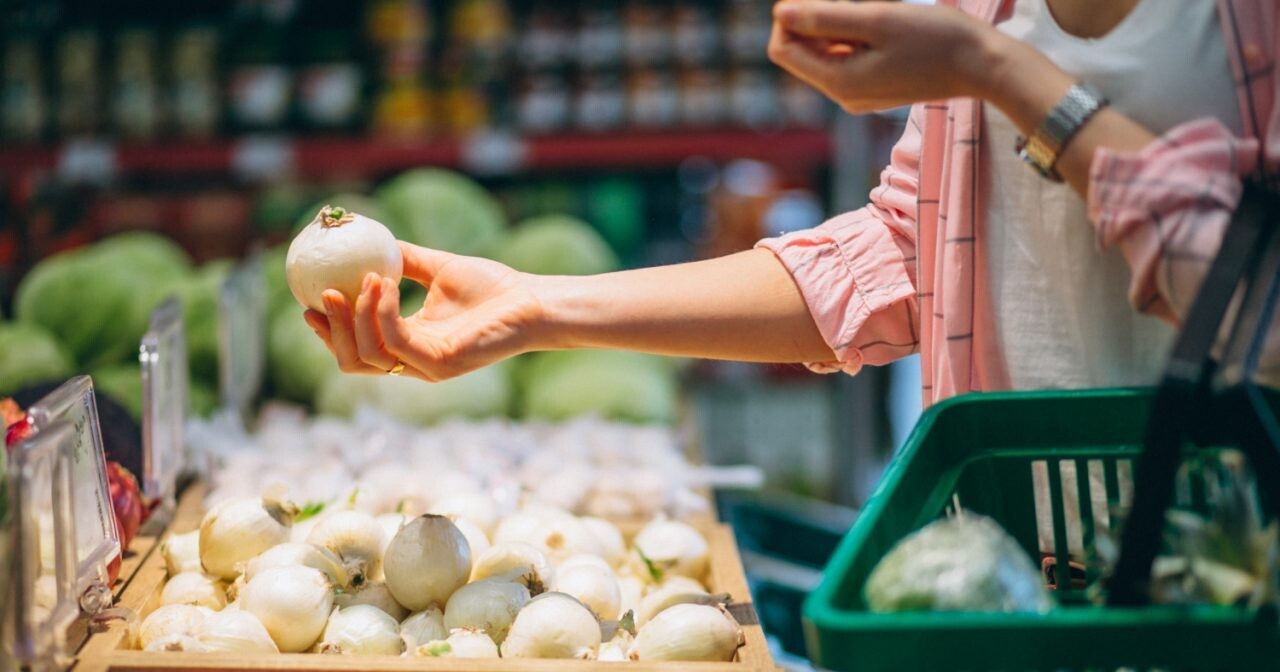 Britský reťazec supermarketov reaguje na infláciu. Umožní nákup potravín na splátky
