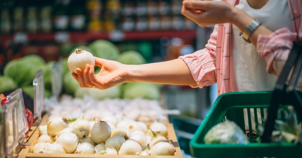 Ceny obilnín klesli medziročne o 45 percent. Naopak zelenina a ovocie je drahšia o viac ako štvrtinu
