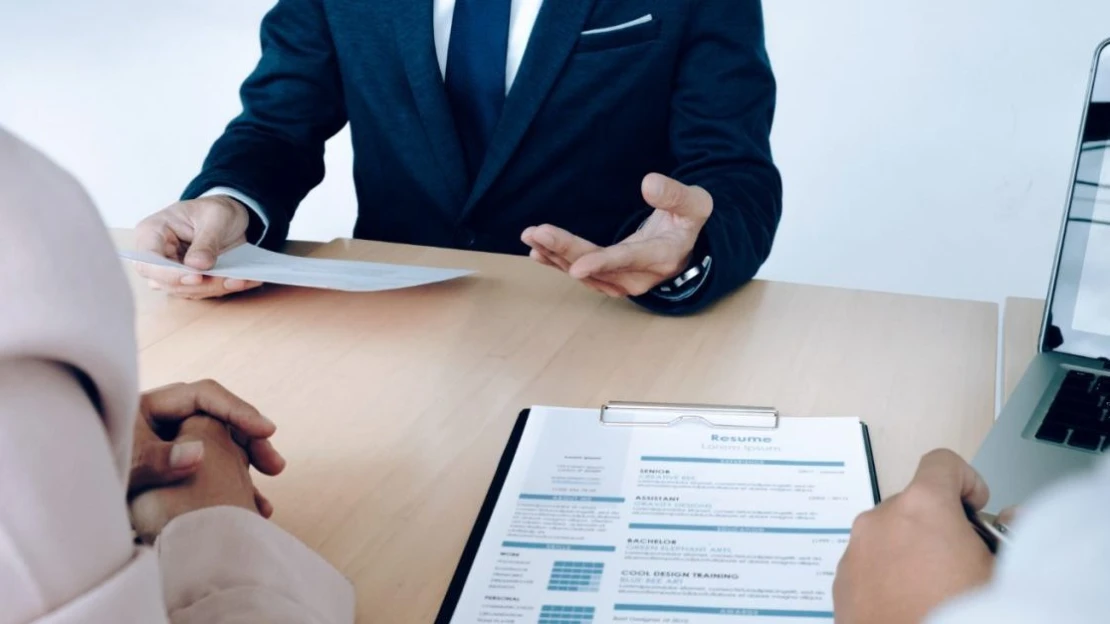 Kde je najmenej konkurencie? Najťažšie je získať prácu v prekladateľstve, najľahšie v IT