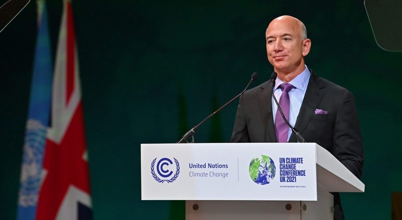 Gates volá po zelenej priemyselnej revolúcii. Bezos na ňu sľúbil na COP26 dve miliardy USD