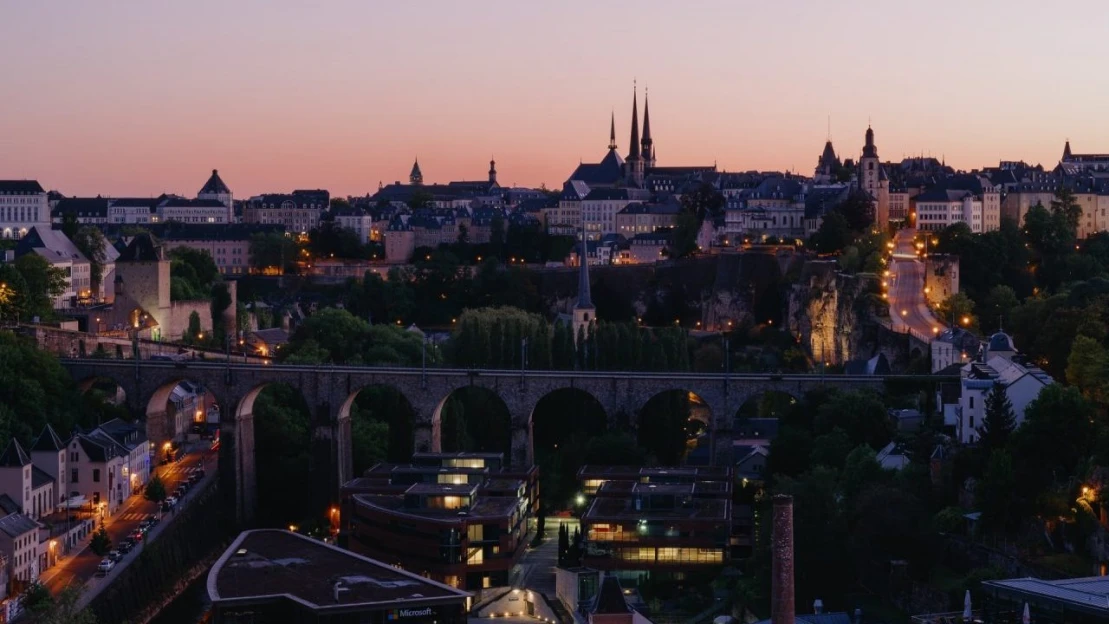 Prečo si boháči ukladajú obrovské majetky v maličkom Luxembursku? Dôvodov je niekoľko