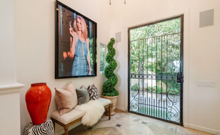 Chcete bývať ako Señorita? Speváčka Camila Cabello predáva svoj dom v Hollywood Hills_11