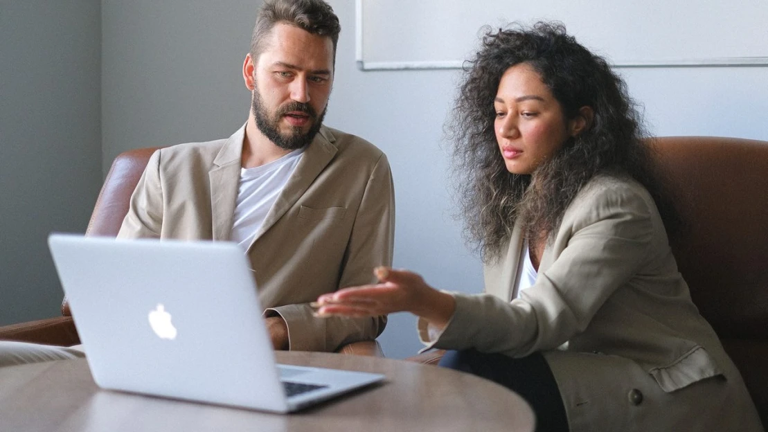 Nesúhlas nemusí viesť ku konfliktu. Ako vyjadriť iný názor a pritom nevkĺznuť do hádky?