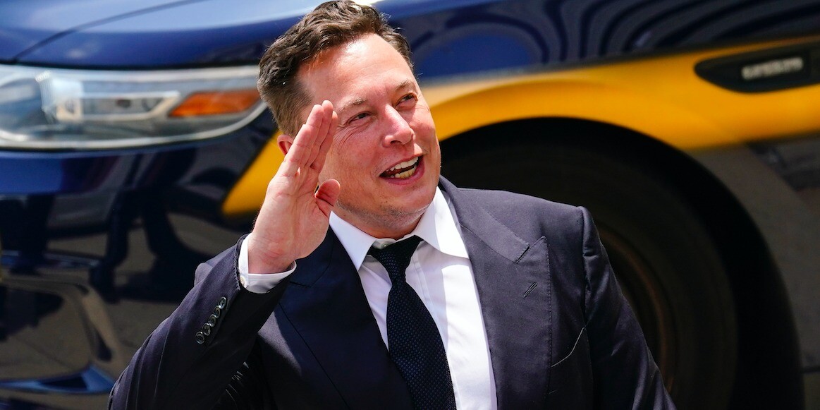 Ľudia z Twitteru zavelili Elonovi Muskovi predať 10 % akcií. Tie majú hodnotu 20,8 miliardy