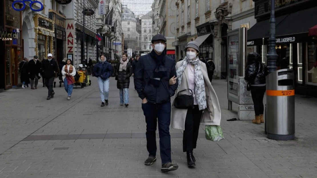 Rakúsko zavádza ako prvá krajina v Európe lockdown aj povinné očkovanie
