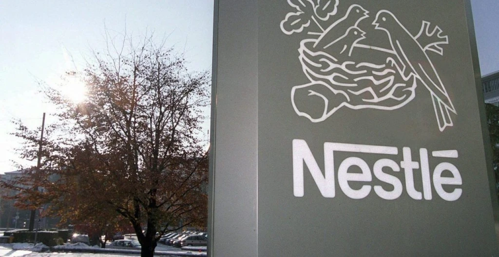 Najväčšia potravinárska sieť na svete hlási reštrukturalizáciou. Tržby Nestlé klesli