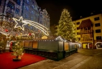 Vianočný stromček v rakúskom Innsbrucku.