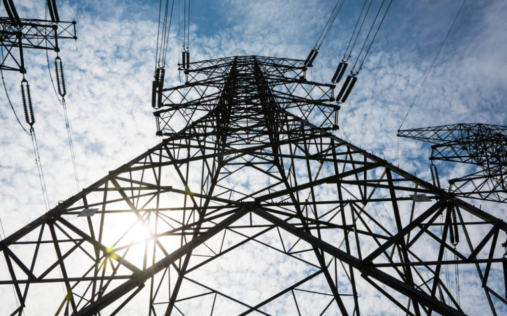 Kompenzácie vysokých cien: Elektrinu bude štát preplácať vo februári, pomoc hľadá aj inde