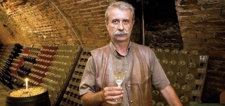 Učili Slovákov, ako sa pijú bublinky. Rodinné vinárstvo Hacaj obnovilo staré tradície