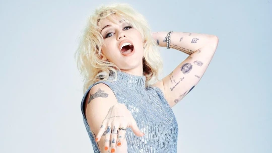 Je čas vrátiť moc ľuďom, povedala Miley Cyrus a obnovila platformu MileyWorld