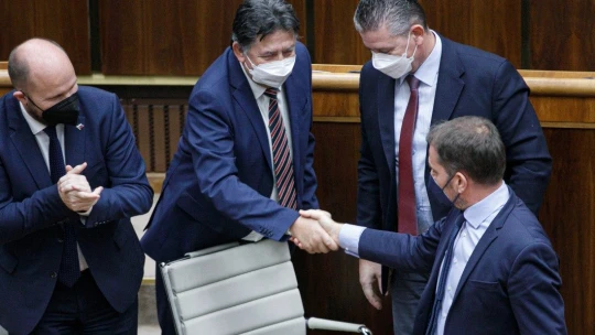 Parlament schválil rozpočet na budúci rok, deficit má dosiahnuť 4,94 %