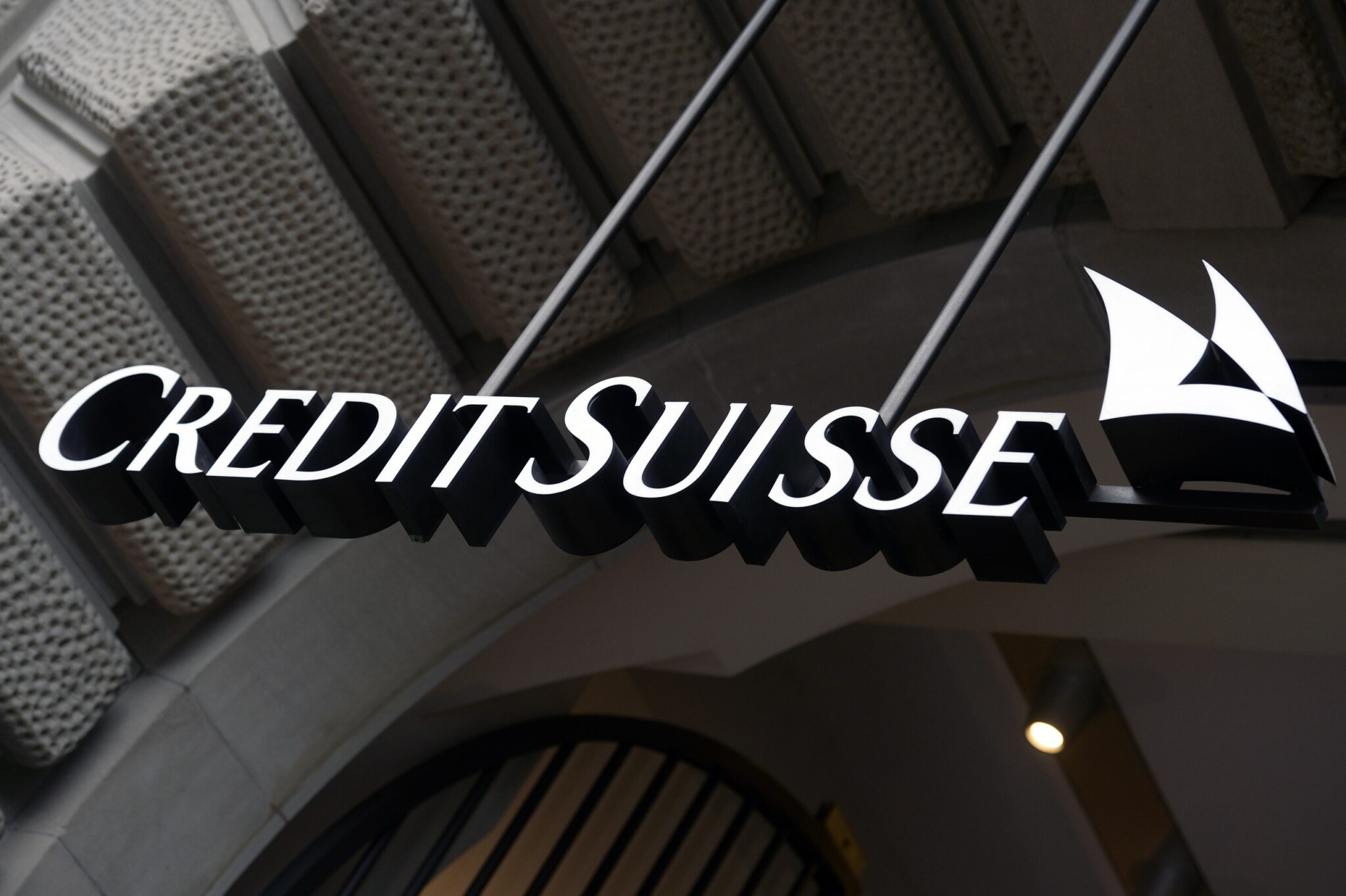 Problémy Credit Suisse: Akcie banky  sa prepadli na rekordné minimum
