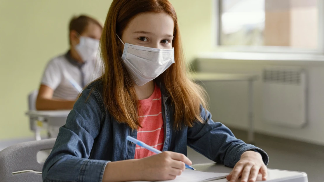 Žiaci sa vrátia do škôl 10. januára, rúška v triedach budú povinné