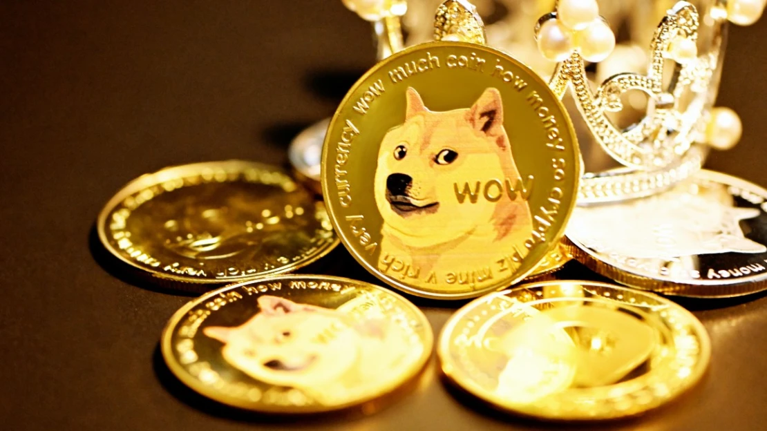 Elon Musk potešil internet. Tesla predáva fanúšikovské predmety za dogecoiny