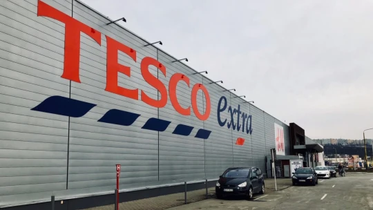 Tesco zarobilo viac než očakávalo. Prispel k tomu dopyt po čerstvých potravinách