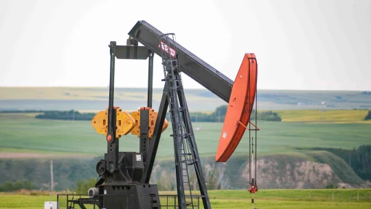 OPEC+ zvýši ťažbu ropy iba o desatinu globálneho dopytu. Bojí sa nízkych investícií
