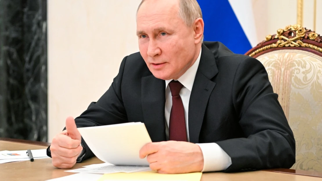 Putin podpísal dekrét. Ropu nepošle krajinám, ktoré uplatňujú cenový strop