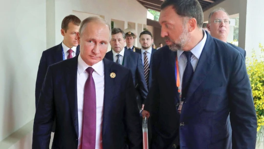 Niektorí ruskí oligarchovia zatiaľ neboli sankcionovaní. Prečo je to tak?