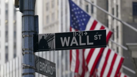 Wall Street má za sebou skvelý rok. Trhy pozdvihol ošiaľ okolo umelej inteligencie