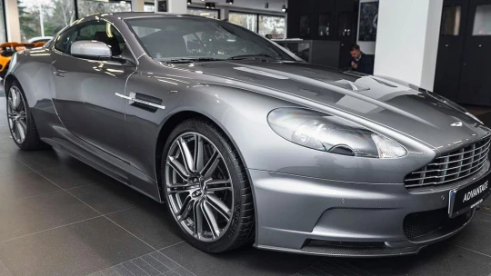 Chcete mať auto ako James Bond? Dá sa vydražiť, peniaze pôjdu na pomoc Ukrajine