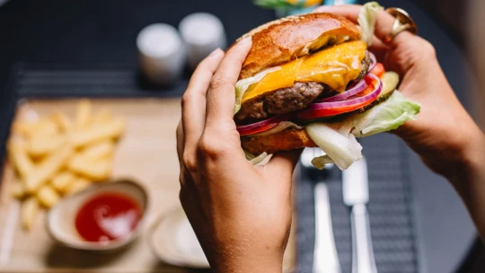 Fastfoody nahrádzajú krčmy na dedinách a pomáha im nízka cena. Česi si obľúbili dva druhy