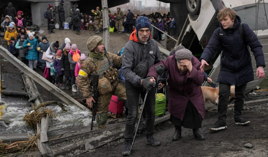 Ako zabrániť humanitárnej katastrofe na Ukrajine? NATO by mohlo zriadiť letecký most