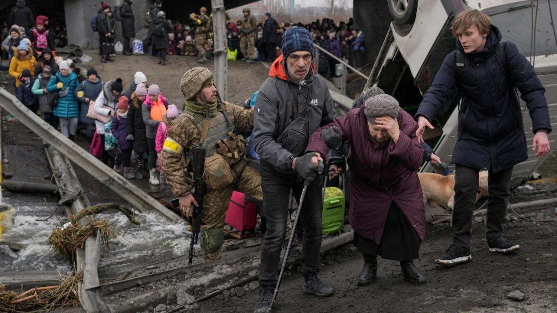 Ako zabrániť humanitárnej katastrofe na Ukrajine? NATO by mohlo zriadiť letecký most