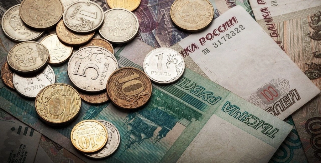 Hodnota rubľa klesla pod jeden cent. Ruská centrálna banka reaguje zvýšením úrokových sadzieb