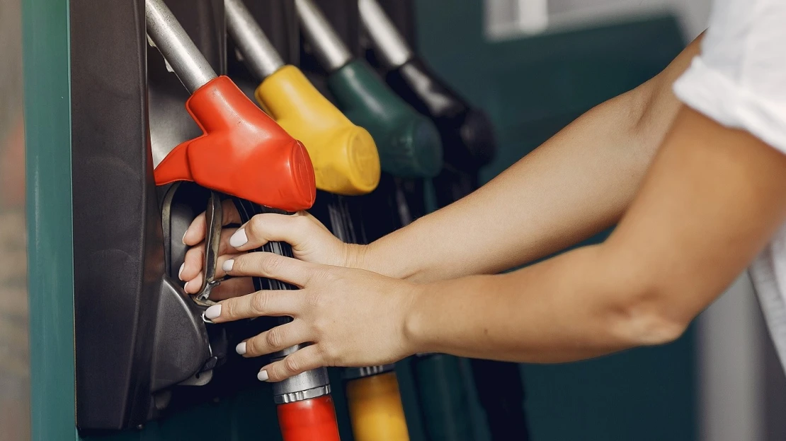 Ropa zlacňuje. Dôvodom sú správy o dohode medzi USA a Iránom