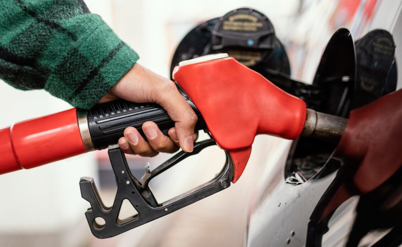 Analytik upozorňuje: Máme najdrahší benzín spomedzi susedných krajín