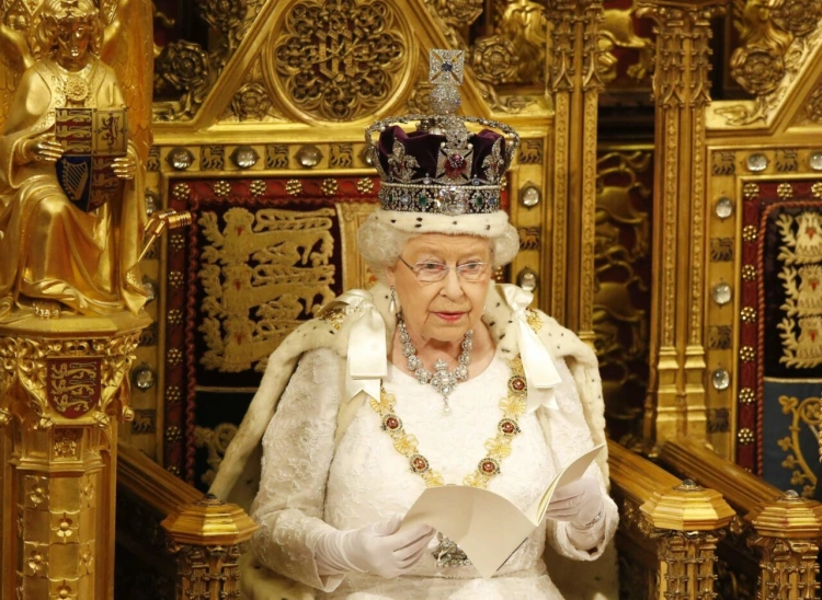 Spomienka v obrazoch: Život najdlhšie vládnucej panovníčky v histórii Británie_17