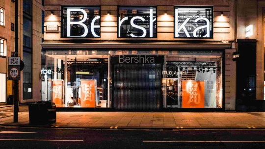 Vlastník Zary prekonáva očakávania analytikov. Bershka mieri do USA