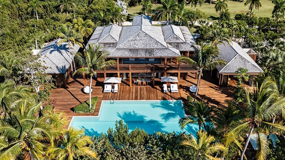 Karibská hacienda, ktorú postavil Bruce Willis, je späť na trhu za 37,5 milióna dolárov