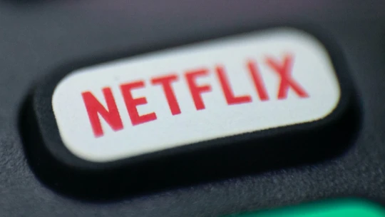 Nastal čas na nákup akcií Netflixu a Alphabetu? Experti vidia v poklese príležitosť