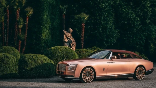 Ružové zlato a perly: Rolls Royce ukázal novinku za 20 miliónov eur