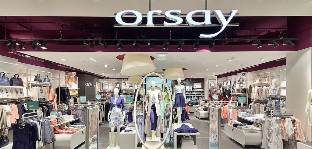 Značka Orsay ukončila prevádzku svojho e-shopu. Svoje odevy bude predávať na inom webe