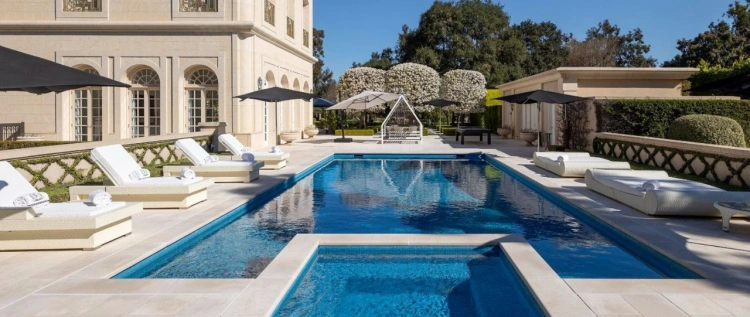 Vila producenta Beverly Hills 90210 je na predaj. Ako vyzerá bývanie za 165 miliónov?_3