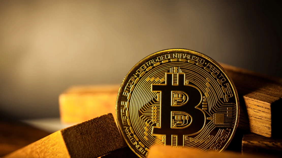 Bitcoin stúpa znova do výšok. Jeho cena dosiahla takmer 72-tisíc amerických dolárov