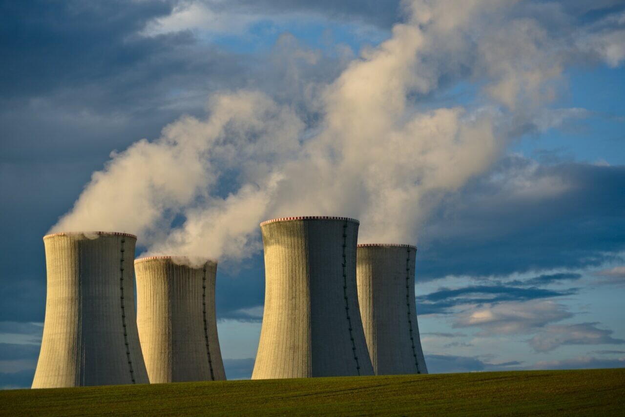 Uhlíková neutralita: Do roku 2050 treba zdvojnásobiť výrobu energie z jadra, hovorí IEA