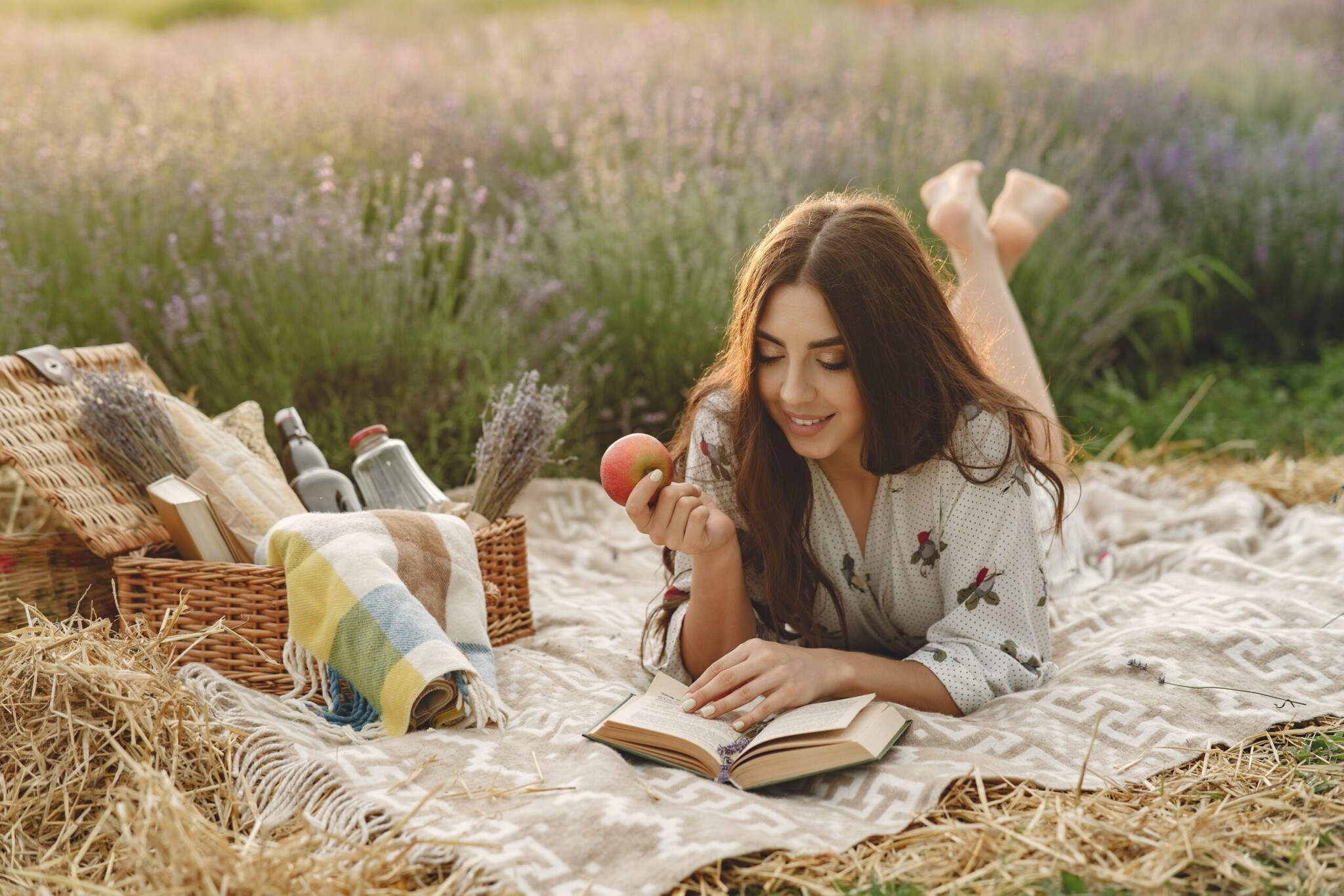 Tipy na letné čítanie: 7 oddychových kníh, ktoré vám spríjemnia dovolenku