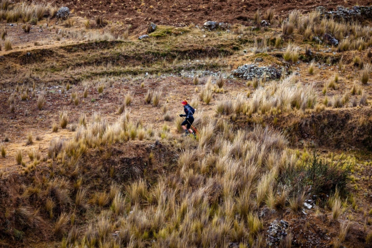 Beží stovky kilometrov v extrémnych podmienkach Peru. Zbiera tak peniaze na charitu_6