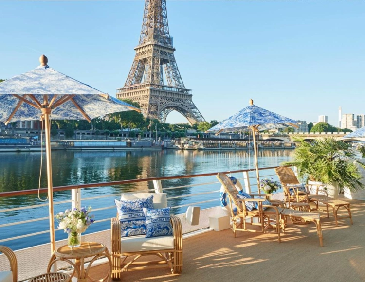 Prvá zážitková plavba od Diora: Plaví sa po Seine a ponúka luxusný oddych_3