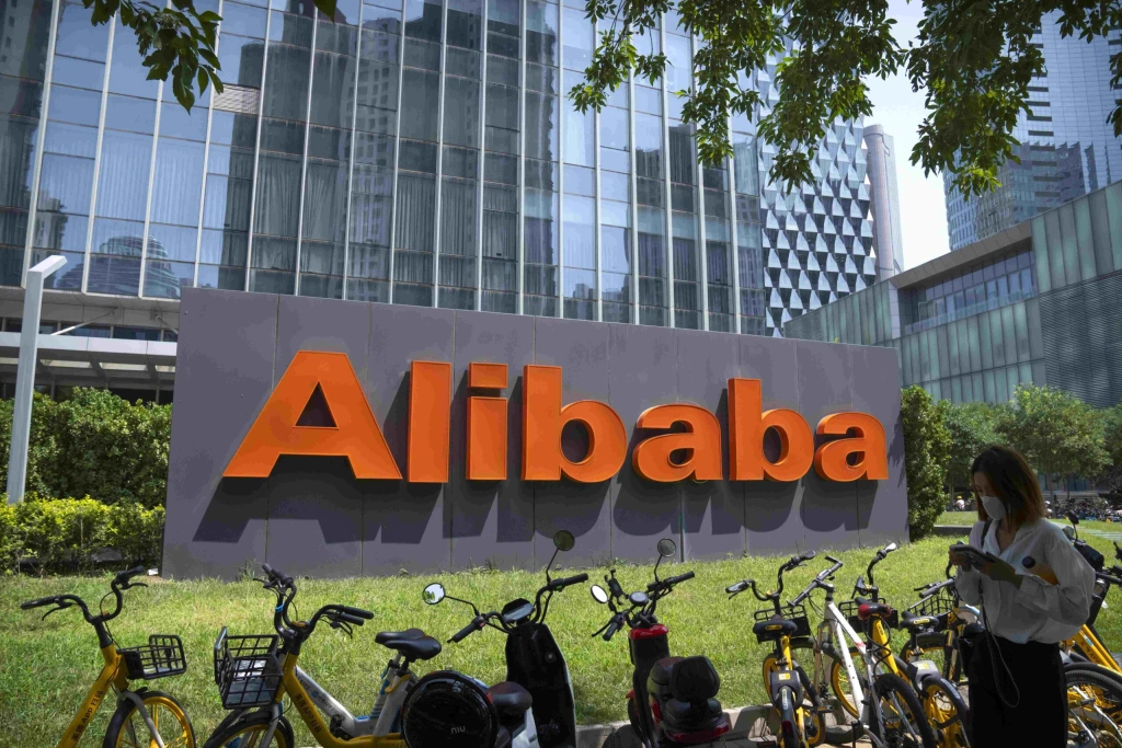 Internetový gigant Alibaba začal s prepúšťaním