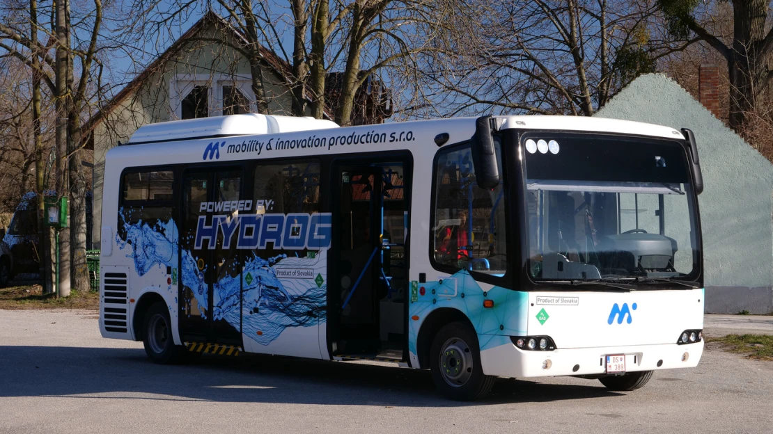 Od augusta môžu získať vodičské oprávnenie na autobus či nákladiak i mladší