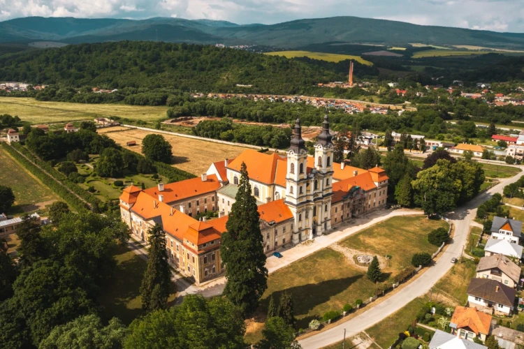 Slovenské Toskánsko, opátstvo aj zážitkový liehovar. Urobte si výlet na východ_6