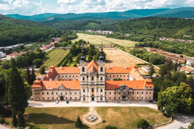 Slovenské Toskánsko, opátstvo aj zážitkový liehovar. Urobte si výlet na východ_0