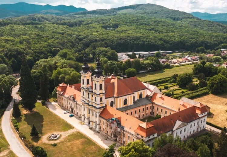 Slovenské Toskánsko, opátstvo aj zážitkový liehovar. Urobte si výlet na východ_2